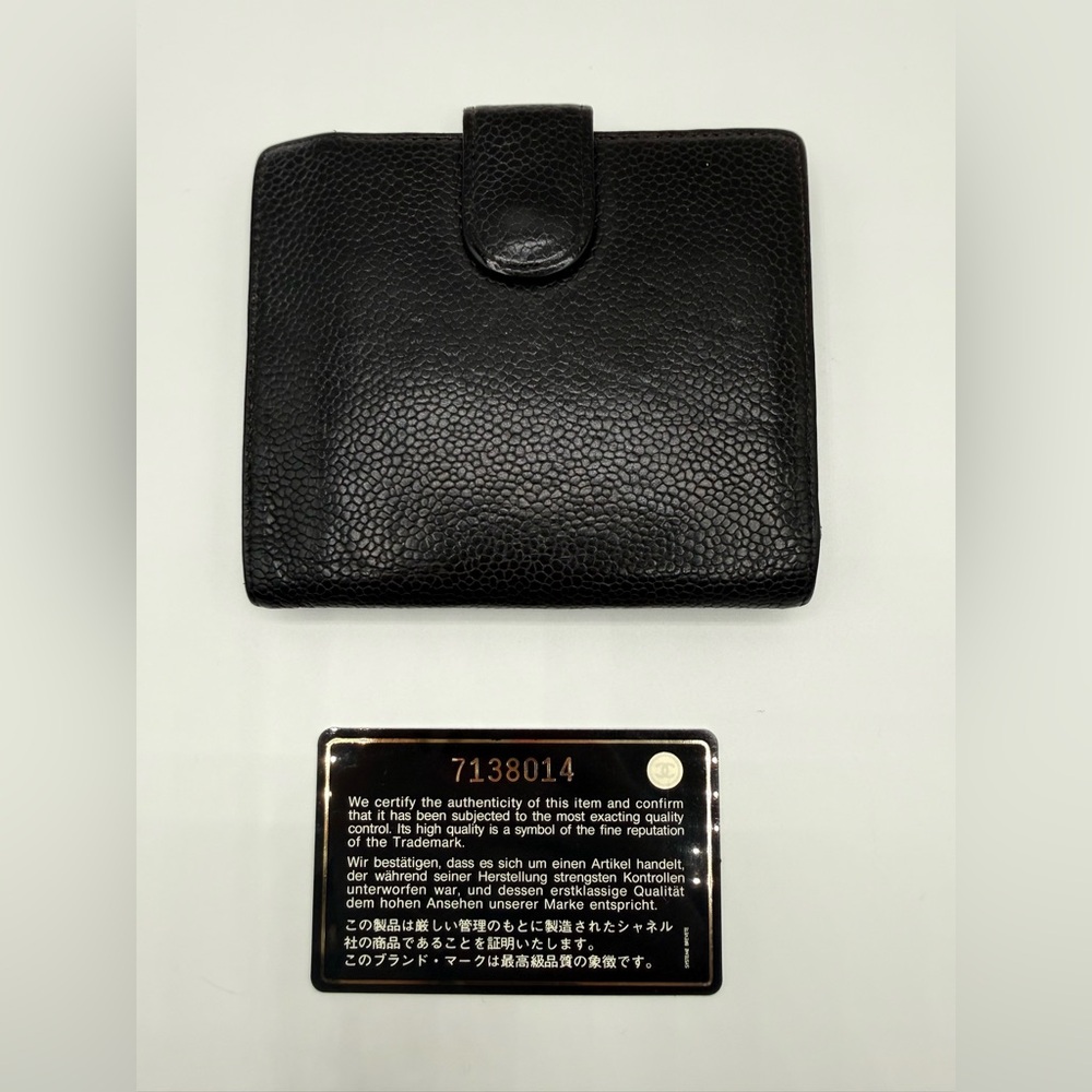 B+ Condition Chanel Black caviar leather compact wallet w/ authenticity card - Picture 3 of 3